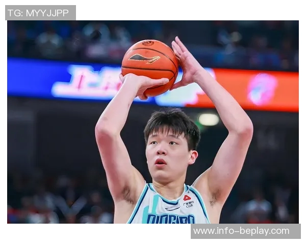 杨瀚森分享与利拉德霍勒迪的相处经历新赛季心态轻松不再紧张 杨瀚森分享与利拉德霍勒迪的相处经历新赛季心态轻松不再紧张