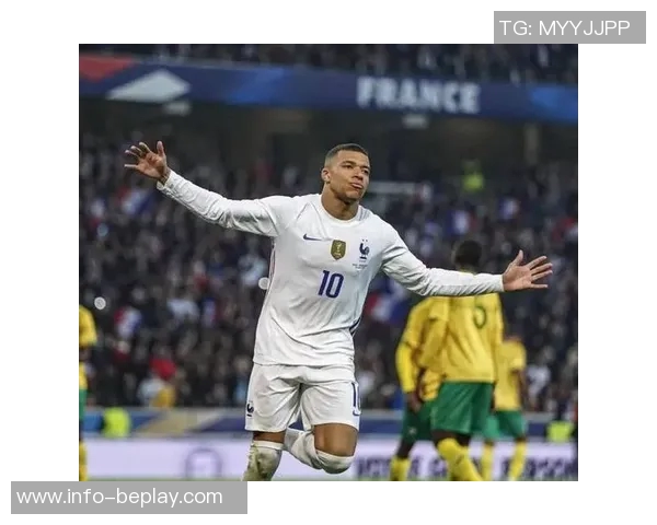 法国队成功晋级世预赛FIFA官方推特发布庆祝海报展示球队风采